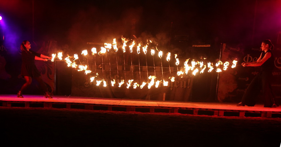 фаер-шоу на фестивале огня Феникс фото